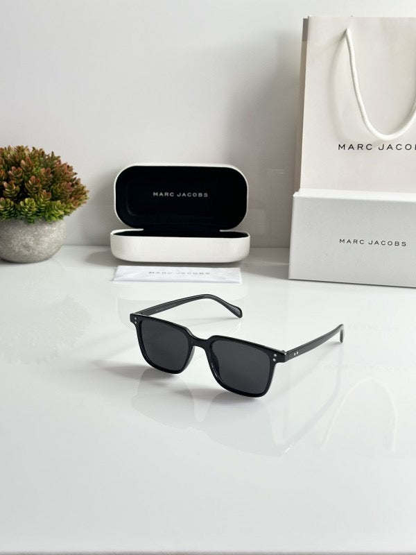 Marc Jacobs Black sunglasses with original box and kit