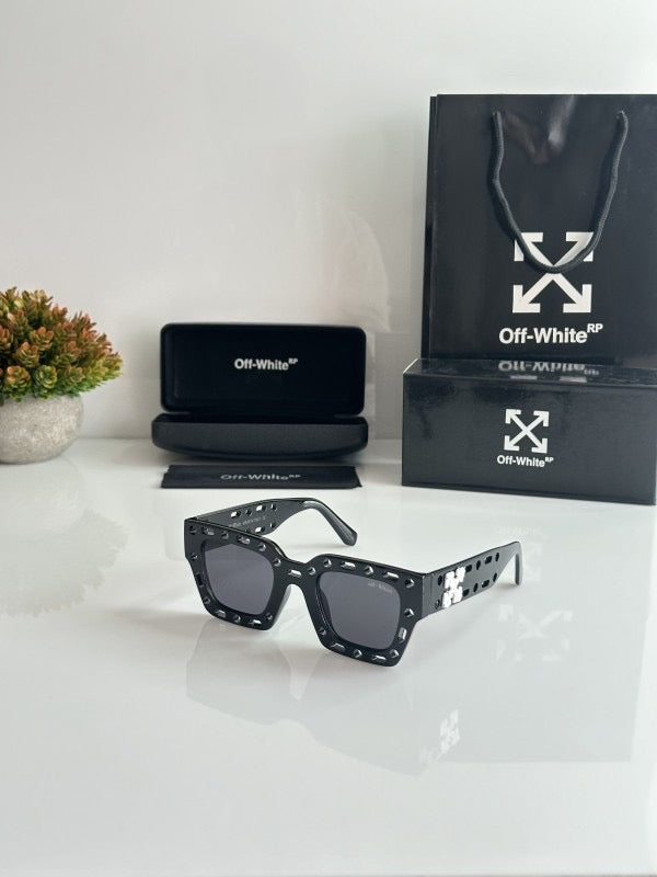Off White Black Black with original box and kit