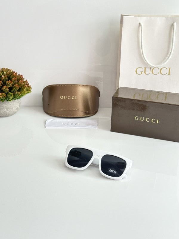 GUCCI White Black sunglasses with Original Box & Kit