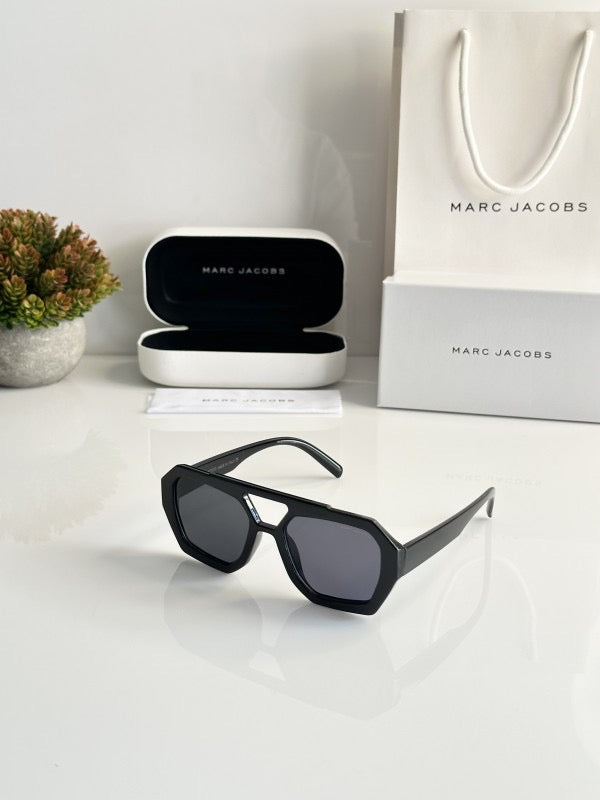 Marc Jacobs Black sunglasses with original box and kit