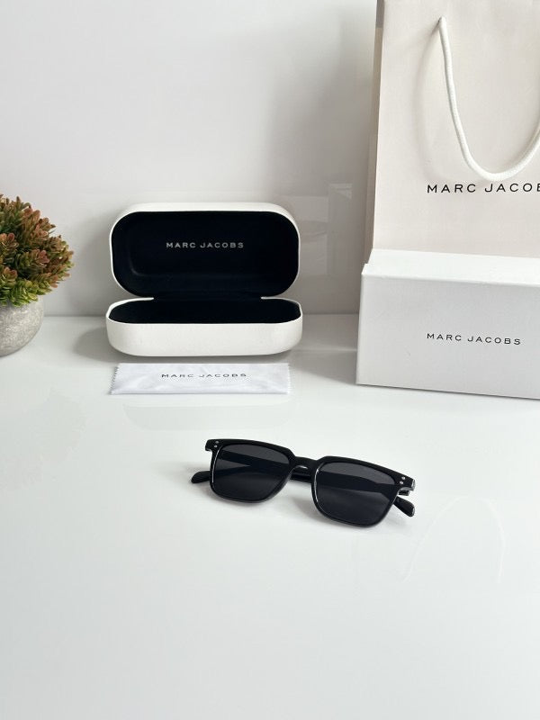 Marc Jacobs Black sunglasses with original box and kit