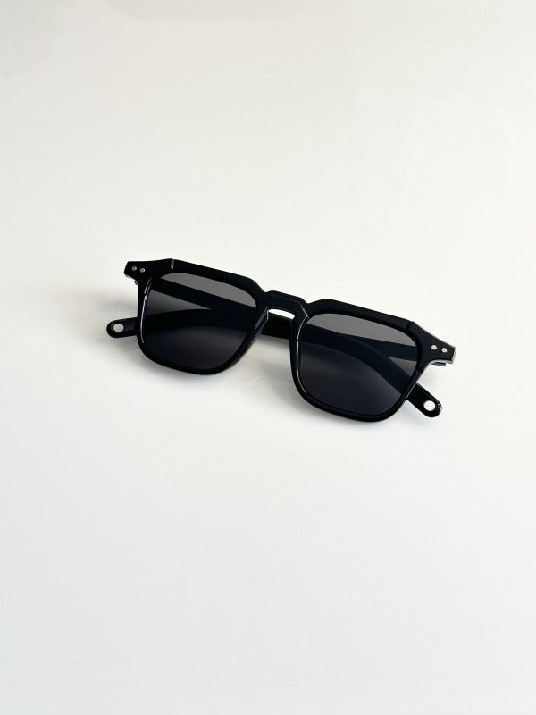 Marc Jacobs Black sunglasses with original box and kit