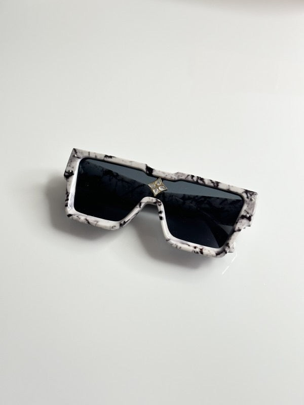 LOUIS VUITTON MARBLE BLACK (UNISEX) - WITH ORIGINAL BOX AND KIT