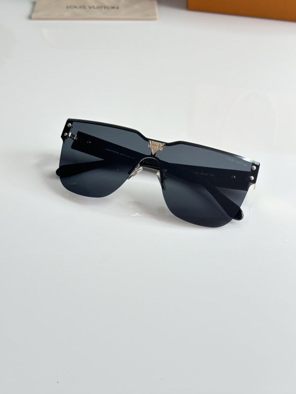 LOUIS VUITTON GOLD BLACK WITH ORIGINAL BOX AND KIT