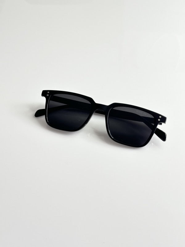 Marc Jacobs Black sunglasses with original box and kit