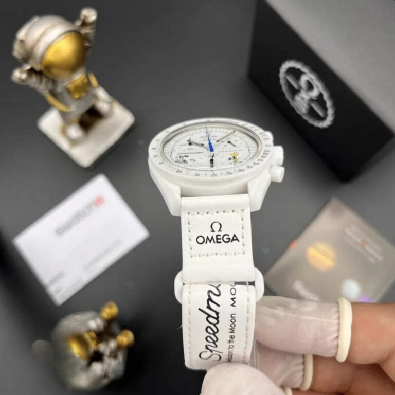 OMEGA X SWATCH MOONSWATCH Mission To The Moon Snoopy White Dial/White Strap Bioceramic