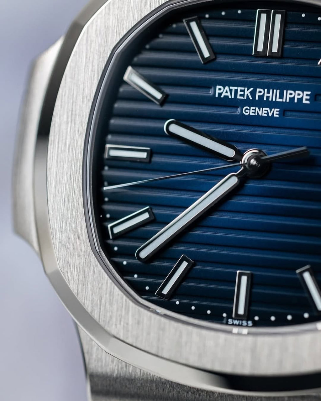 Patek Philippe Nautilus Silver blue - Quartz Movement Dated Watch
