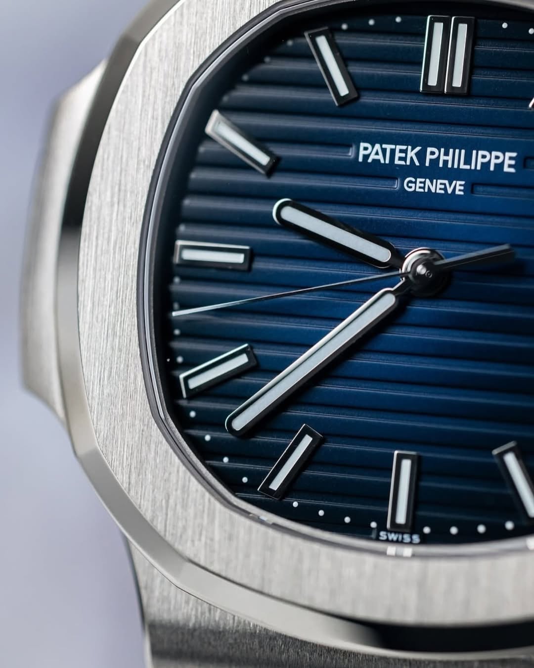 Patek Philippe Nautilus Silver blue - Quartz Movement Dated Watch