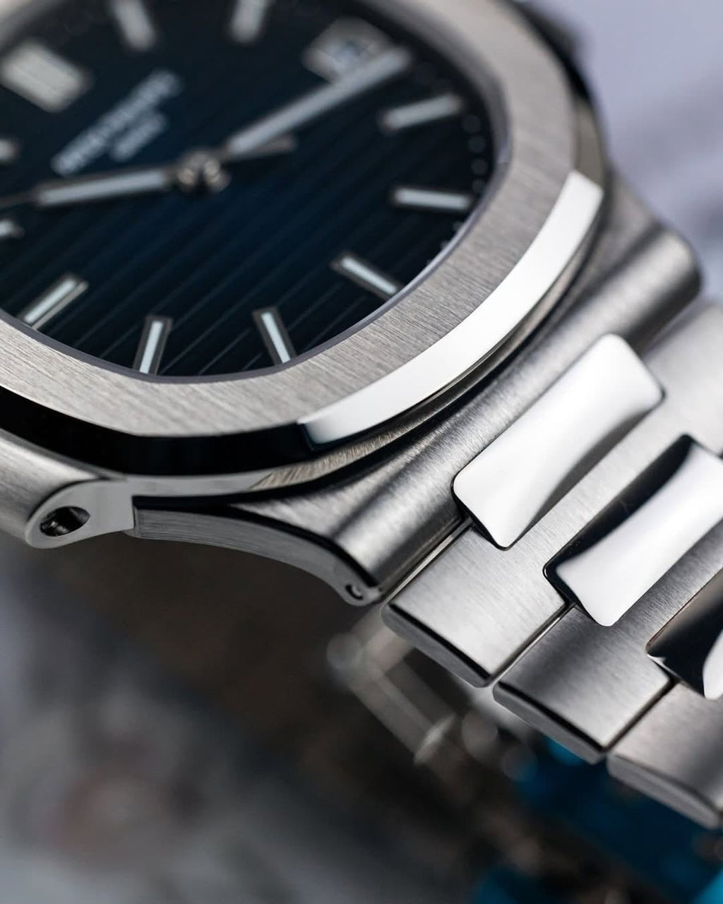 Patek Philippe Nautilus Silver blue - Quartz Movement Dated Watch
