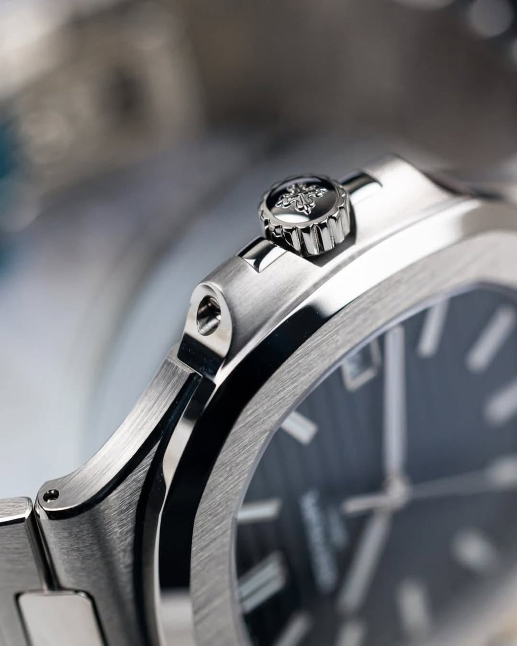 Patek Philippe Nautilus Silver blue - Quartz Movement Dated Watch