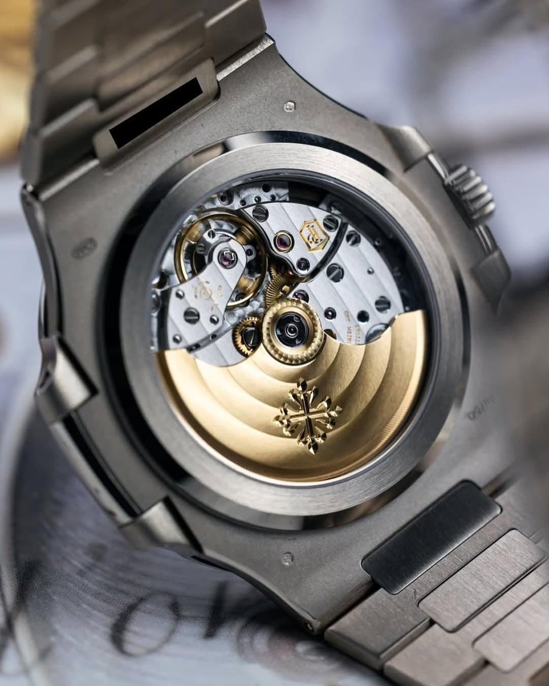 Patek Philippe Nautilus Silver blue - Quartz Movement Dated Watch