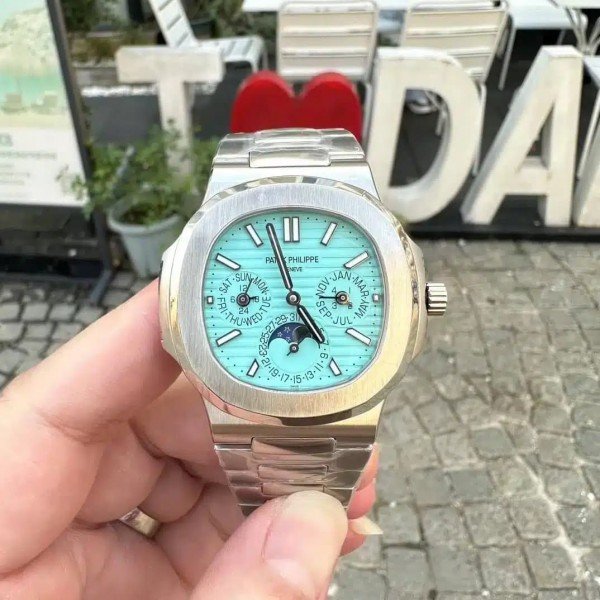 Patek Philippe Nautilus Calender (Automatic)