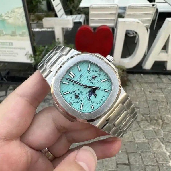 Patek Philippe Nautilus Calender (Automatic)