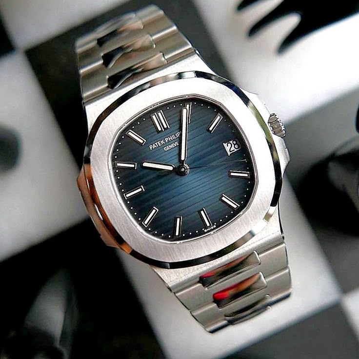 PATEK PHILIPPE NAUTILUS (automatic)