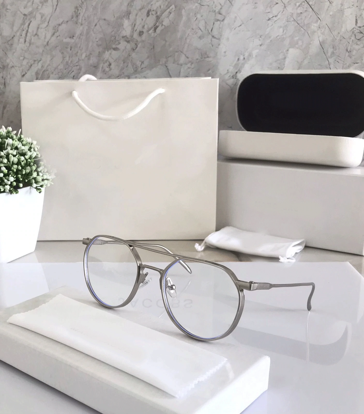 MARC JACOBS SUNGLASSES ORIGINAL BOX AND KIT