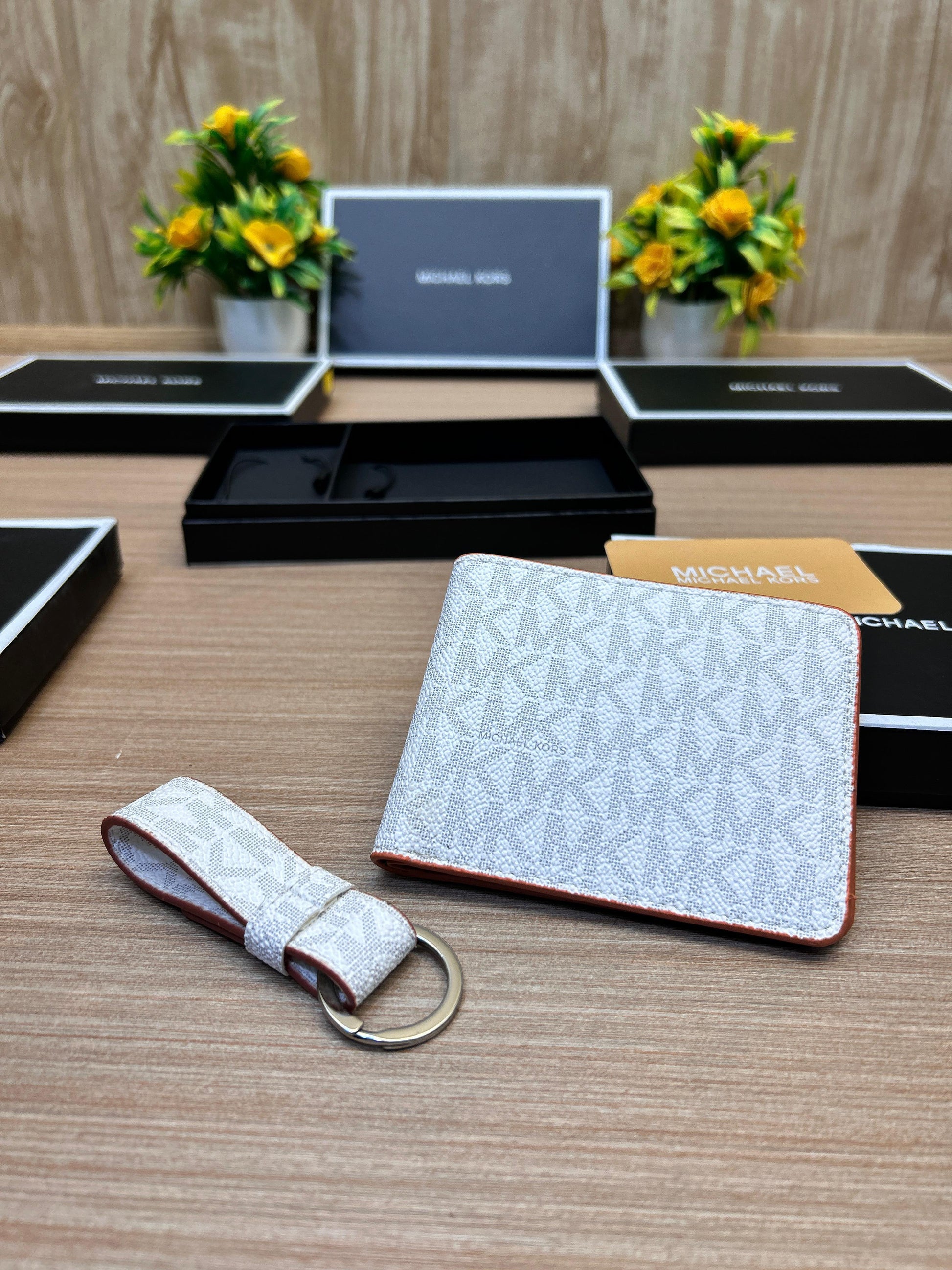 MICHAEL KORS Premium wallet & Keychain Set with Brand Box