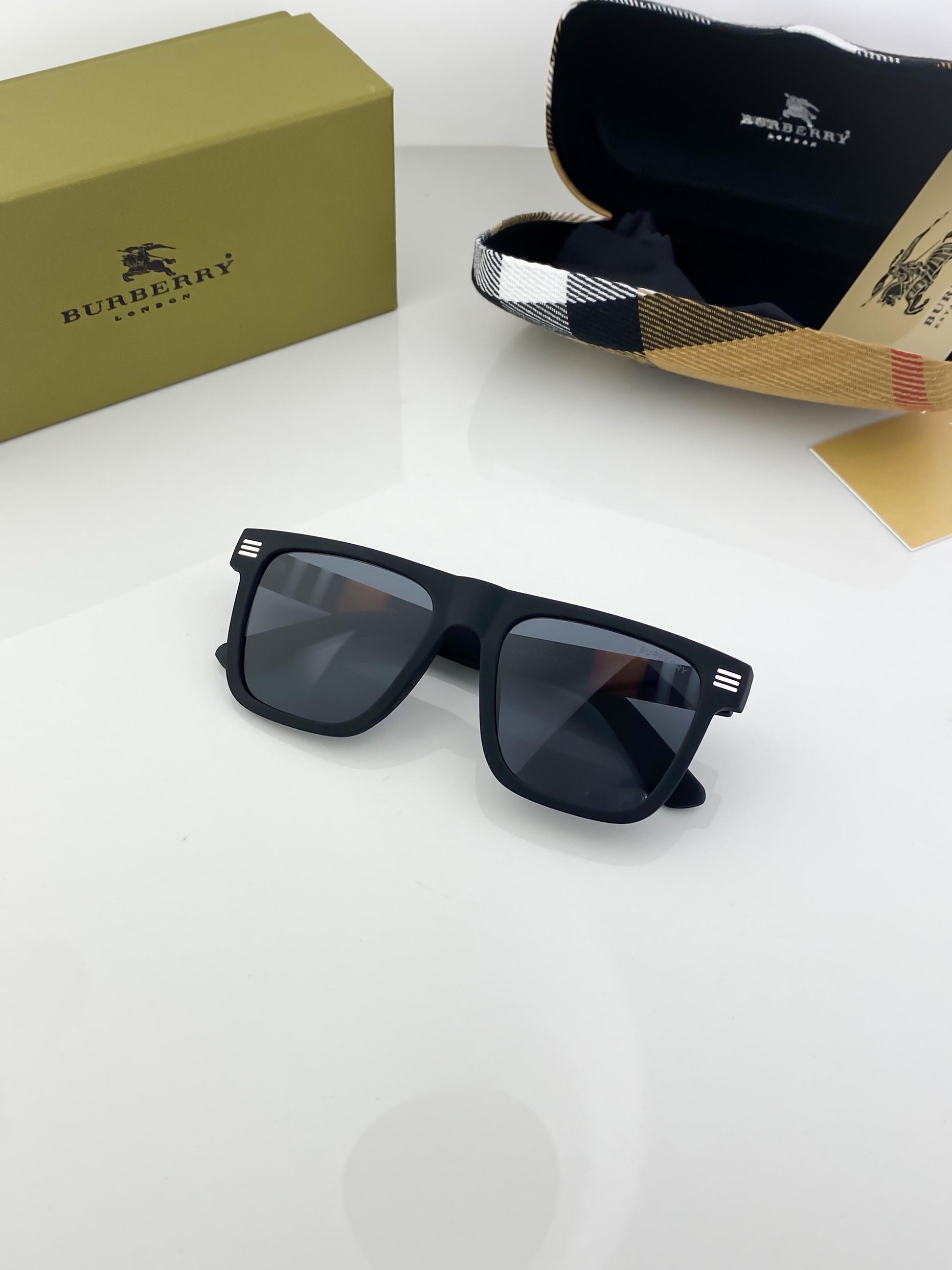 Burberry black sunglasses with original box and kit