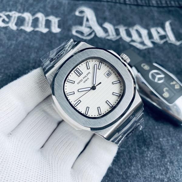 Patek Philippe Nautilus (Japan 1st) Silver Quartz Movement Dated Watch