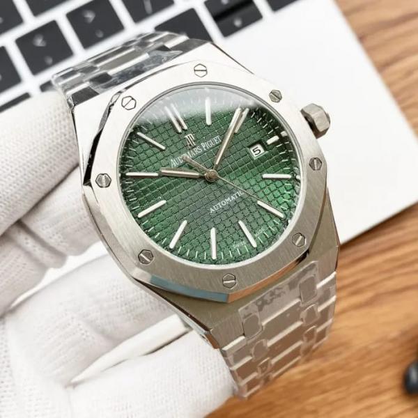 AUDEMARS PIGUET ROYAL OAK SILVER GREEN JAPAN 1ST (BATTERY MODEL)