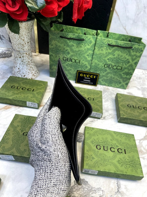 GUCCI BEE WALLET WITH  DUST BAG AND BOX