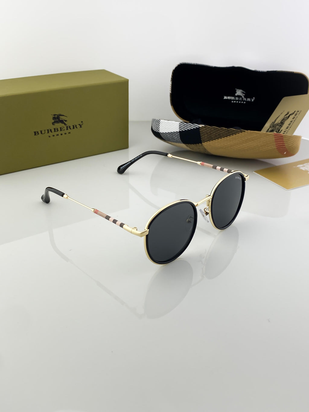 Burberry black sunglasses with original box and kit