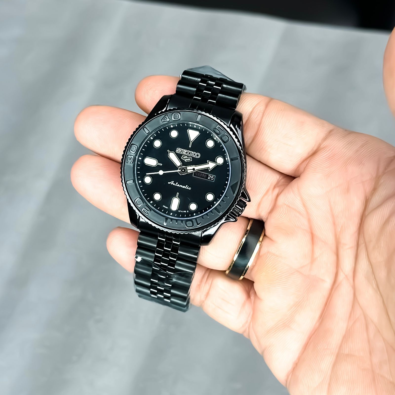 Seiko full black chain belt watch