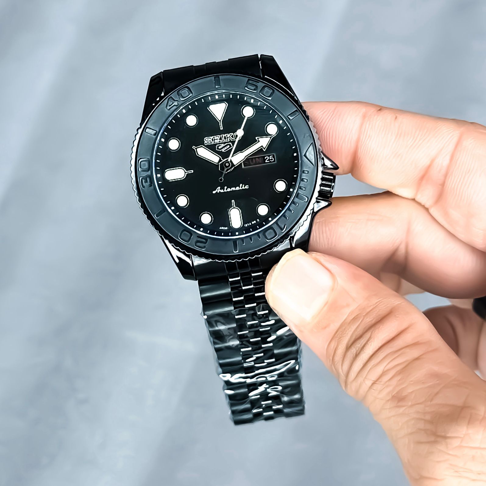 Seiko full black chain belt watch
