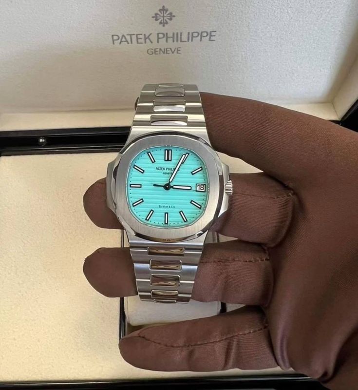 Patek Philippe Nautilus (Japan 1st) tiffany Quartz Movement Dated Watch