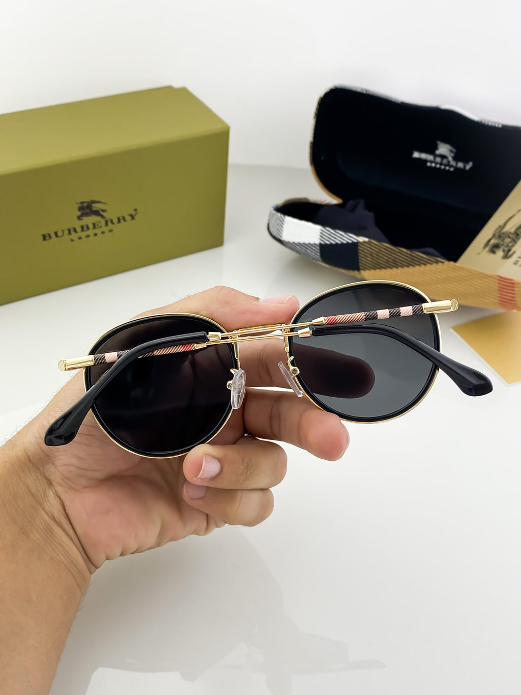 Burberry black sunglasses with original box and kit