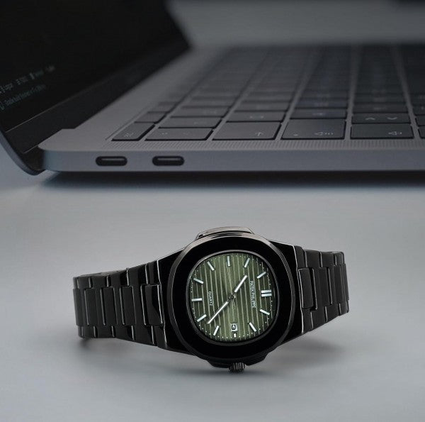 Patek Philippe Nautilus black green quartz