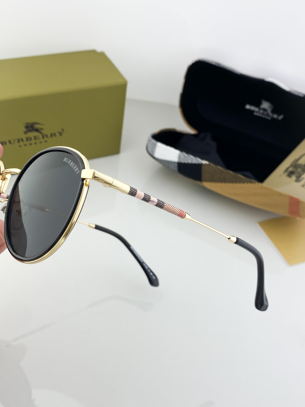 Burberry black sunglasses with original box and kit
