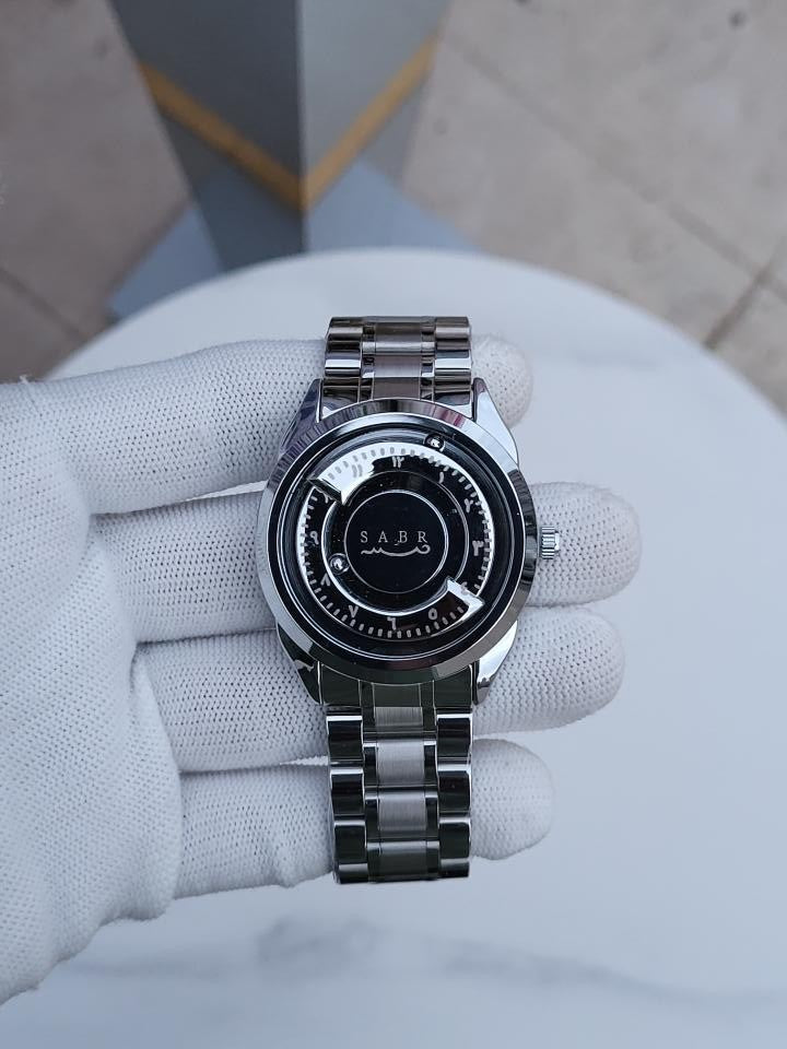 Sabr Magnetic Luna silver shine