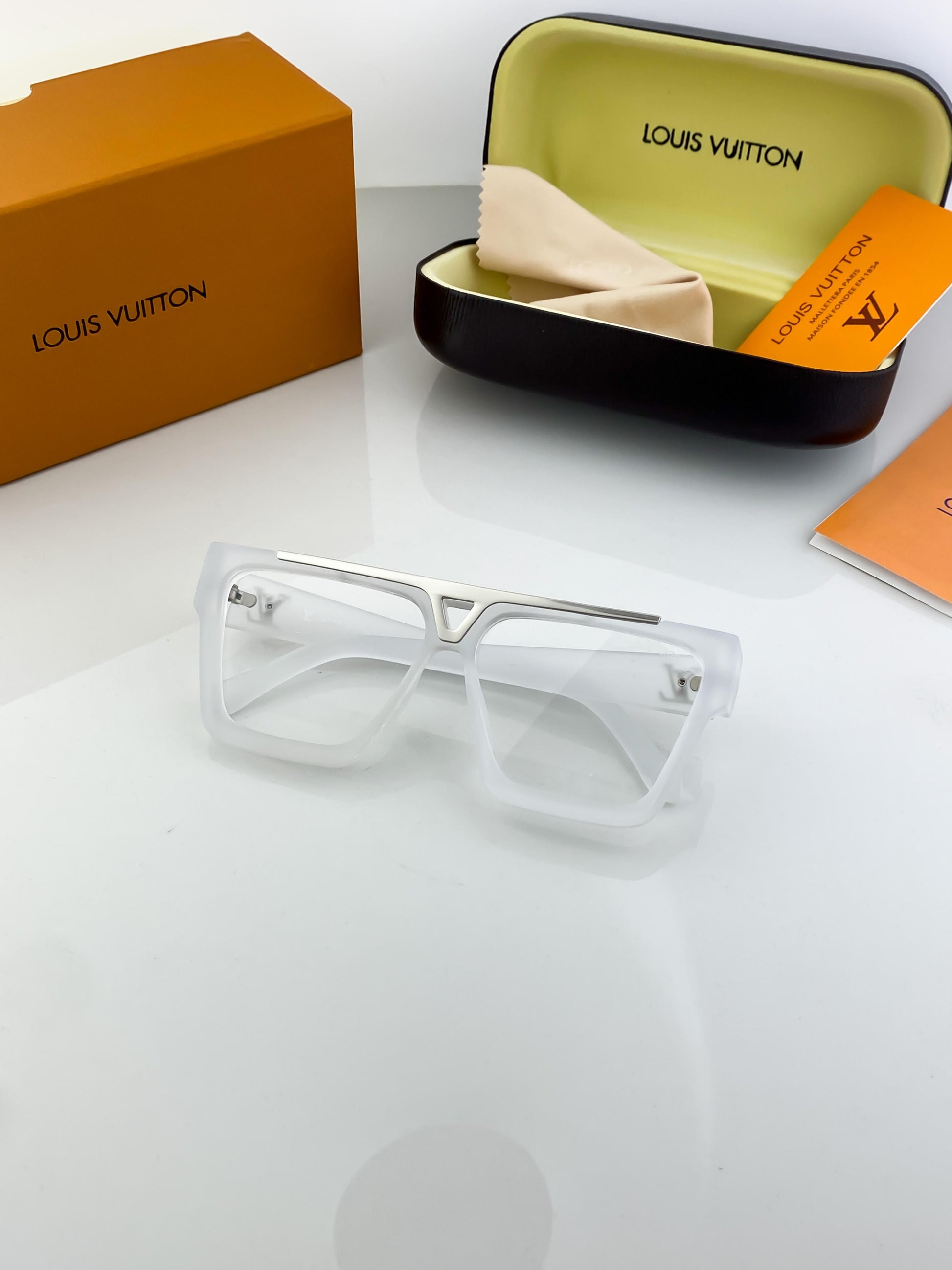 Louis Vuitton sunglasses with original box and kit