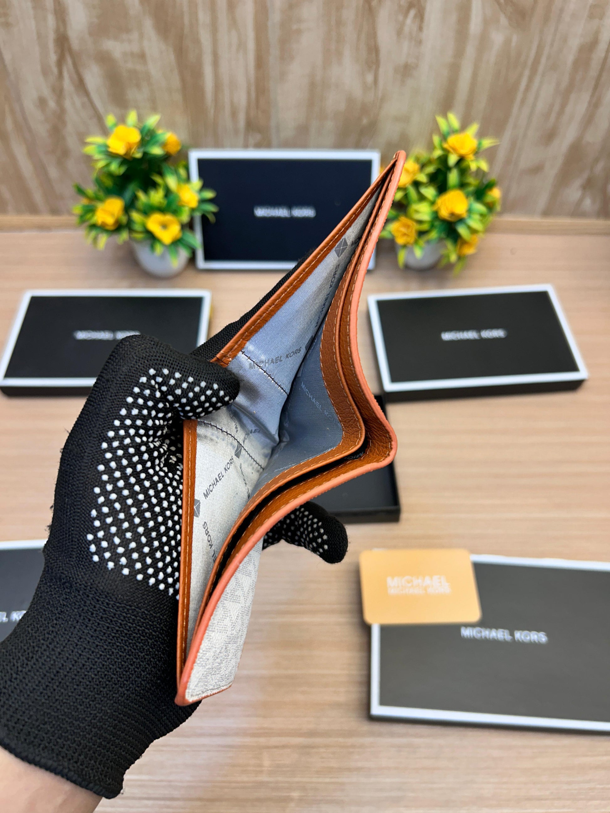 MICHAEL KORS Premium wallet & Keychain Set with Brand Box