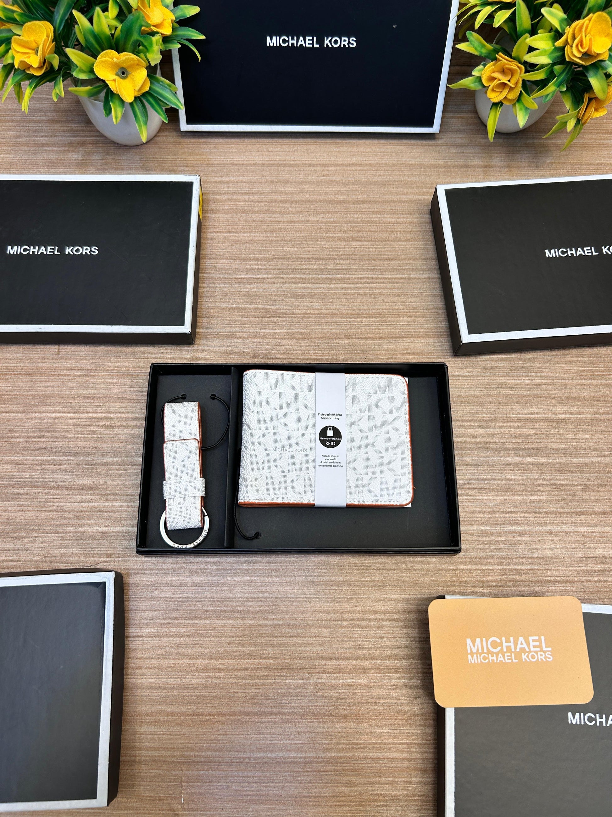 MICHAEL KORS Premium wallet & Keychain Set with Brand Box