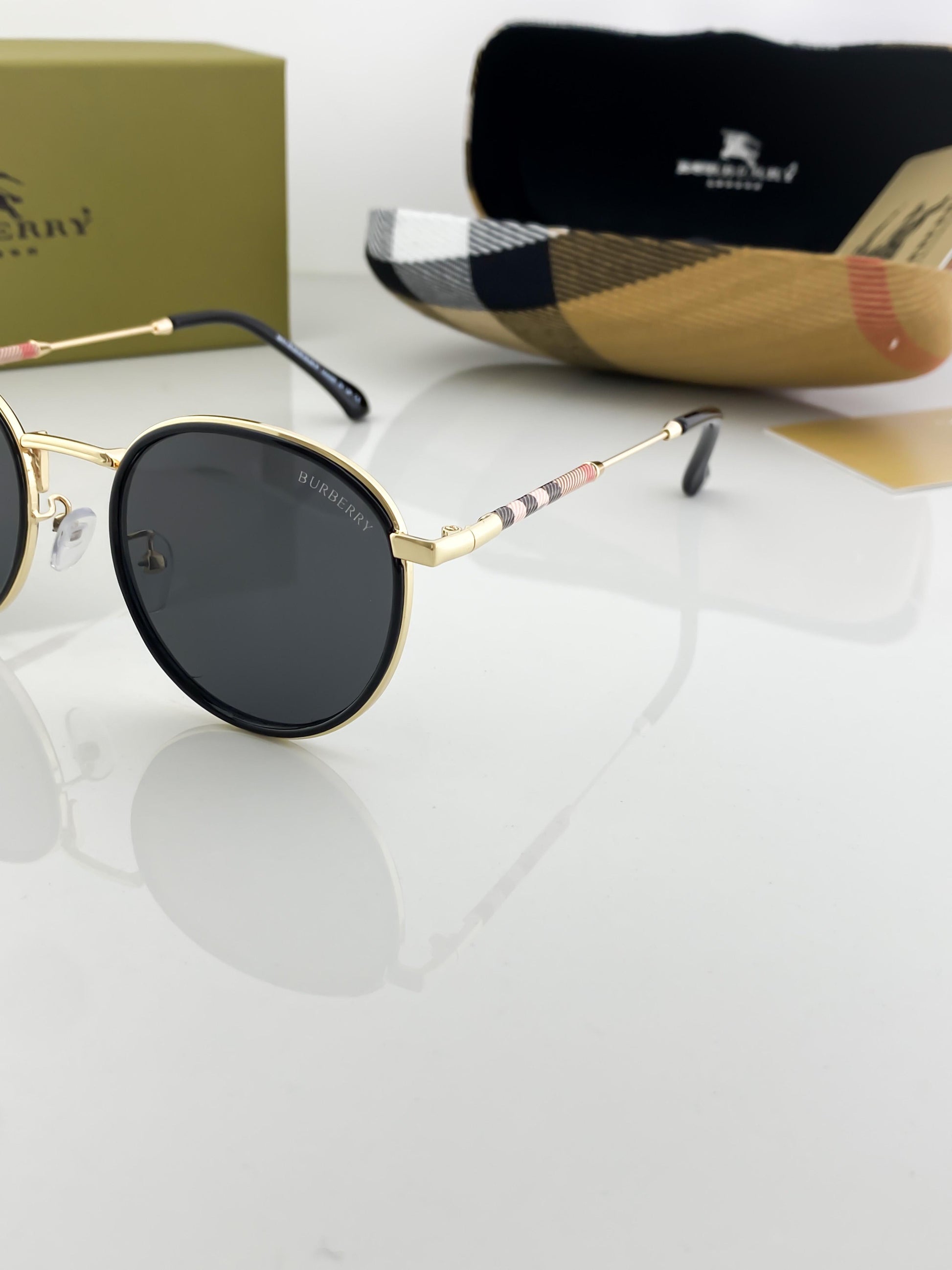Burberry black sunglasses with original box and kit